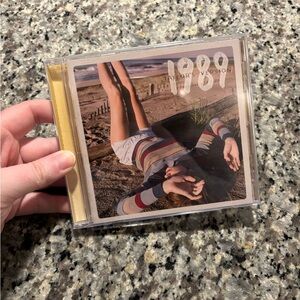 Taylor Swift - 1989 (Taylor's Version) Sunrise Boulevard Yellow Deluxe Poster CD
